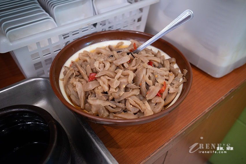 西門町商圈隱藏在巷弄中的美味素食,鐵板燒、火鍋、蛋包飯、蓋飯種類多 西門町商圈隱藏在巷弄中的美味素食,鐵板燒、火鍋、蛋包飯、蓋飯種類多