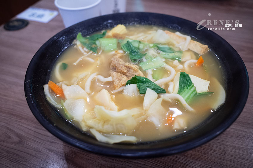 西門町商圈隱藏在巷弄中的美味素食，鐵板燒、火鍋、蛋包飯、蓋飯種類多