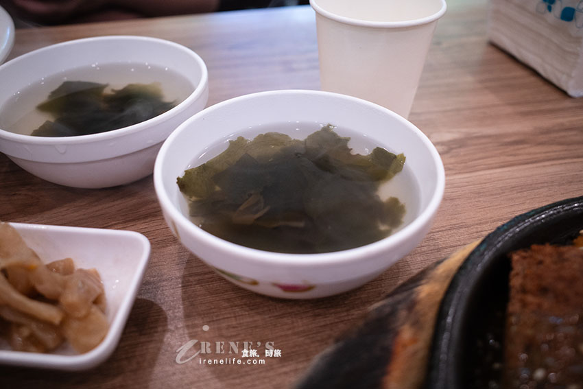 西門町商圈隱藏在巷弄中的美味素食,鐵板燒、火鍋、蛋包飯、蓋飯種類多 西門町商圈隱藏在巷弄中的美味素食,鐵板燒、火鍋、蛋包飯、蓋飯種類多
