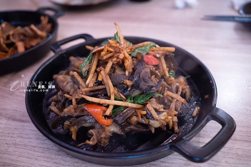 三重新開幕的熱炒、串燒店,日式氛圍座位雖少但很溫馨,料理都不錯服務也客氣 三重新開幕的熱炒、串燒店,日式氛圍座位雖少但很溫馨,料理都不錯服務也客氣