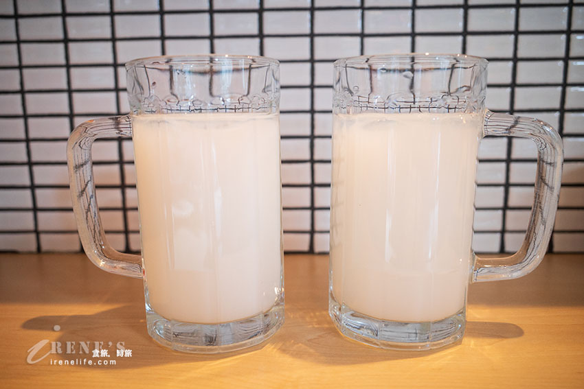 挑戰全台最厚的炸豬排！搭配濃郁咖哩還有手工布丁超幸福，豬排沾醬多達五種口味