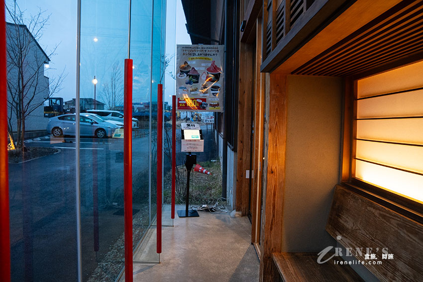 到河口湖必吃武田信玄也愛的餺飥，這間店贏得ほうとう味くらべ大会三連霸，還可看到富士山
