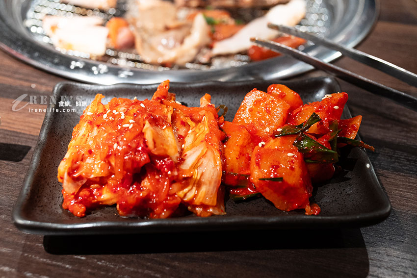 東京新宿人氣燒肉，一個人只有2500円就享27品吃到飽！燒肉拼盤有夠美
