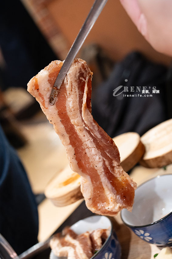 東京新宿人氣燒肉，一個人只有2500円就享27品吃到飽！燒肉拼盤有夠美