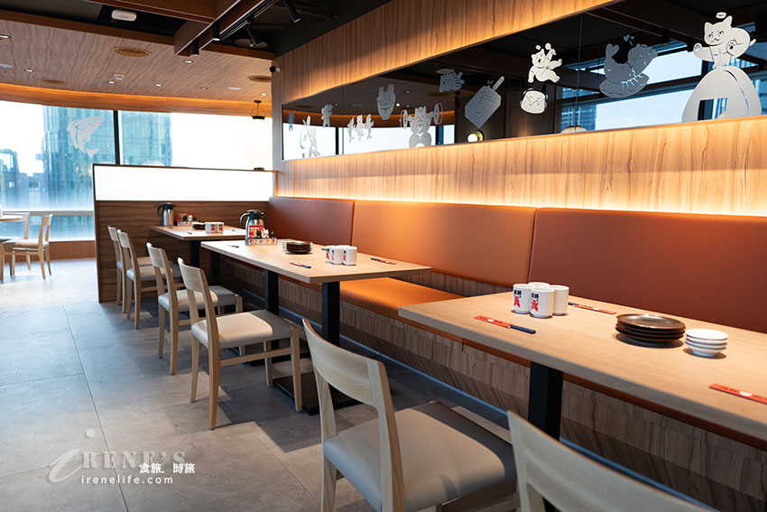 饗賓旗下新品牌,最便宜一盤只要40元,窗邊擁有無敵景觀,從店外到店內滿是貓的元素 饗賓旗下新品牌,最便宜一盤只要40元,窗邊擁有無敵景觀,從店外到店內滿是貓的元素