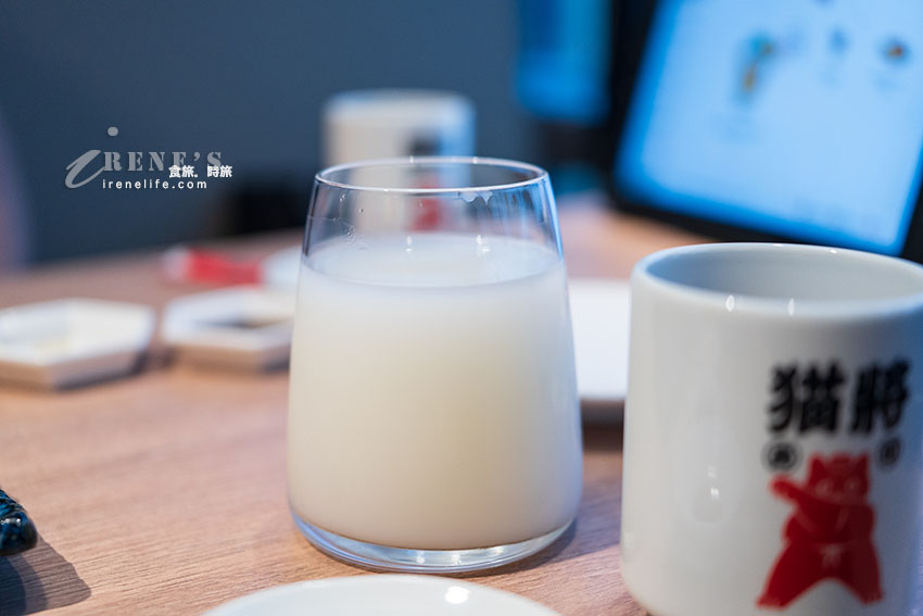 饗賓旗下新品牌,最便宜一盤只要40元,窗邊擁有無敵景觀,從店外到店內滿是貓的元素 饗賓旗下新品牌,最便宜一盤只要40元,窗邊擁有無敵景觀,從店外到店內滿是貓的元素