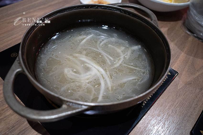 王品集團旗下台式平價小火鍋,蔬菜吧、飲料、霜淇淋、雞油飯無限供應吃到飽 王品集團旗下台式平價小火鍋,蔬菜吧、飲料、霜淇淋、雞油飯無限供應吃到飽