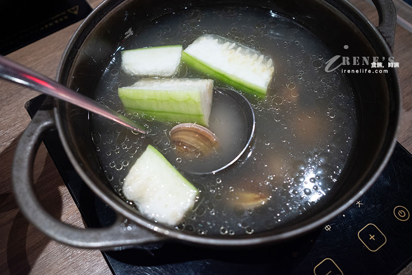 王品集團旗下台式平價小火鍋,蔬菜吧、飲料、霜淇淋、雞油飯無限供應吃到飽 王品集團旗下台式平價小火鍋,蔬菜吧、飲料、霜淇淋、雞油飯無限供應吃到飽