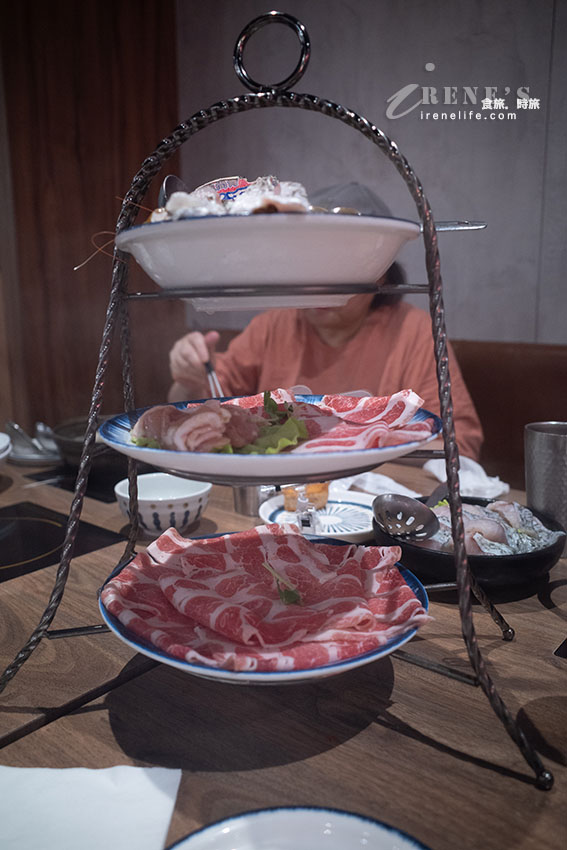 王品集團旗下台式平價小火鍋,蔬菜吧、飲料、霜淇淋、雞油飯無限供應吃到飽 王品集團旗下台式平價小火鍋,蔬菜吧、飲料、霜淇淋、雞油飯無限供應吃到飽