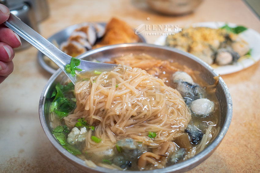 雙連市場近寧夏夜市的好吃蚵仔麵線,大腸夠味、蚵仔肥美,還可配壽司 雙連市場近寧夏夜市的好吃蚵仔麵線,大腸夠味、蚵仔肥美,還可配壽司