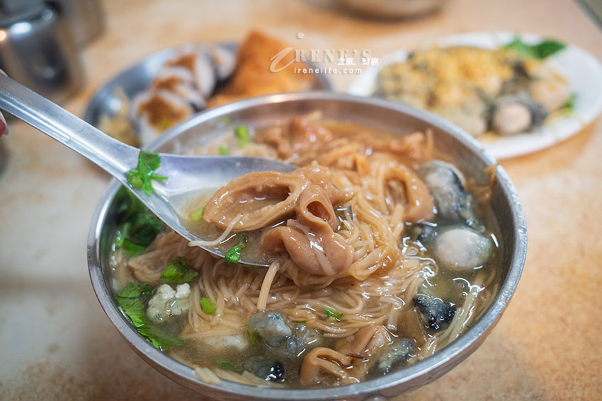 雙連市場近寧夏夜市的好吃蚵仔麵線,大腸夠味、蚵仔肥美,還可配壽司 雙連市場近寧夏夜市的好吃蚵仔麵線,大腸夠味、蚵仔肥美,還可配壽司