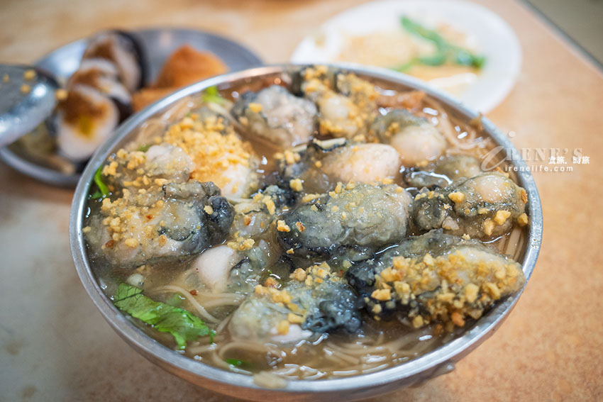 雙連市場近寧夏夜市的好吃蚵仔麵線,大腸夠味、蚵仔肥美,還可配壽司 雙連市場近寧夏夜市的好吃蚵仔麵線,大腸夠味、蚵仔肥美,還可配壽司