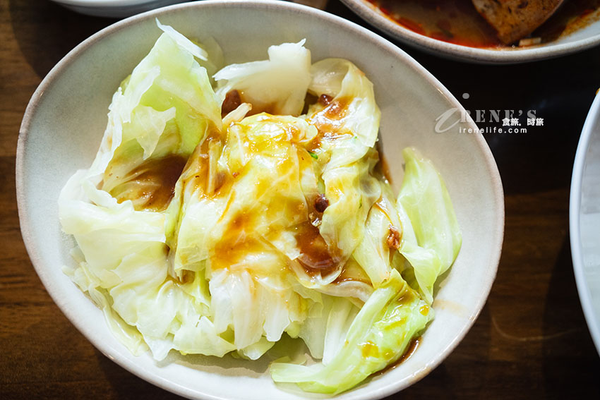 鶯歌隱藏在鐵皮屋中的美食,梅干控肉販、皮蛋芝麻醬拌麵、布丁,有停車場可使用 鶯歌隱藏在鐵皮屋中的美食,梅干控肉販、皮蛋芝麻醬拌麵、布丁,有停車場可使用