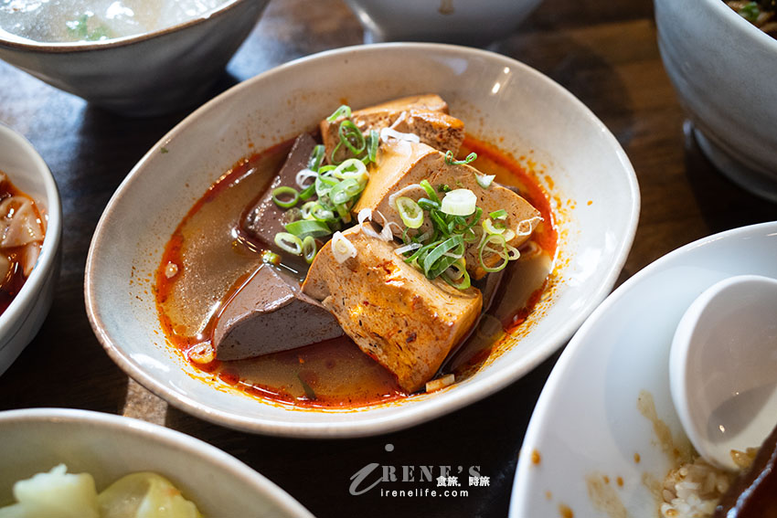 麻辣鴨血豆腐