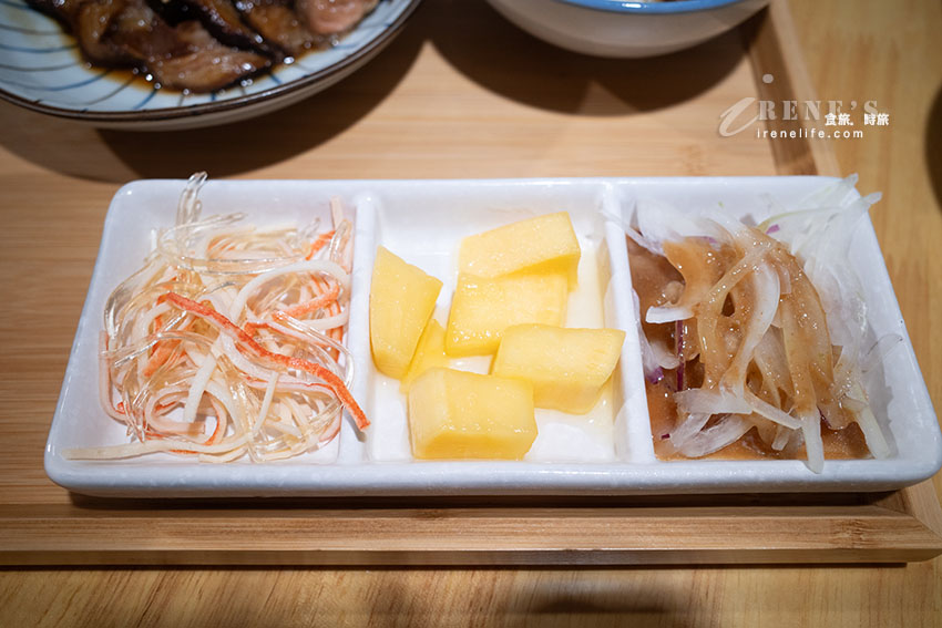 三重商工美食|奢華蝦仁滷肉飯、腿庫飯、香菇蒜頭雞湯,什麼都要就來份「都想吃套餐」 三重商工美食|奢華蝦仁滷肉飯、腿庫飯、香菇蒜頭雞湯,什麼都要就來份「都想吃套餐」