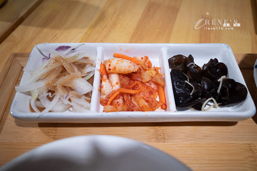 三重商工美食|奢華蝦仁滷肉飯、腿庫飯、香菇蒜頭雞湯,什麼都要就來份「都想吃套餐」 三重商工美食|奢華蝦仁滷肉飯、腿庫飯、香菇蒜頭雞湯,什麼都要就來份「都想吃套餐」