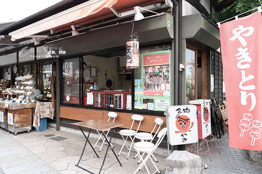 滿滿青蛙蹤影的繩手通商店街，氛圍文青愜意且悠哉，車輛禁止進入可恣意逛街