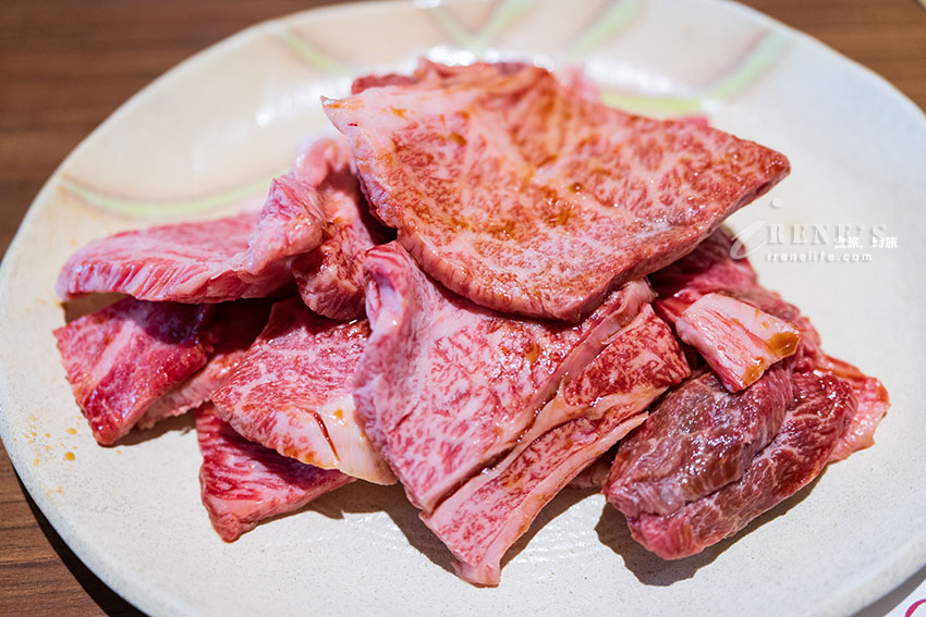 高山大啖A5飛驒牛,精肉店直營的平價燒肉餐廳,排隊是常態,中午有划算的午間套餐 高山大啖A5飛驒牛,精肉店直營的平價燒肉餐廳,排隊是常態,中午有划算的午間套餐