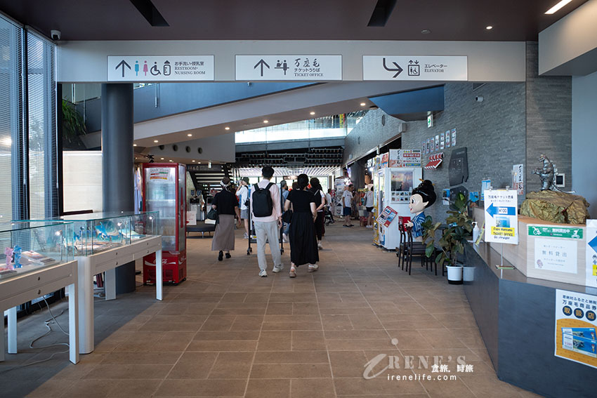 像是一頭巨象矗立在海上的沖繩著名景點「萬座毛」,重新整修後餐廳、商店更多更舒適 像是一頭巨象矗立在海上的沖繩著名景點「萬座毛」,重新整修後餐廳、商店更多更舒適