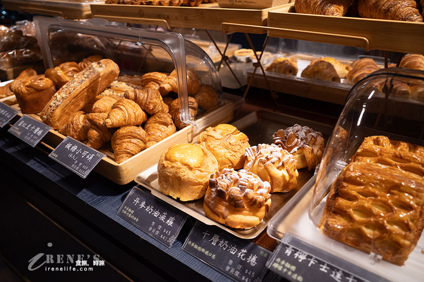 三重新開幕英倫風麵包店,全台首創奶油毛線球,麵包不貴品項多,4吋蛋糕適合小家庭 三重新開幕英倫風麵包店,全台首創奶油毛線球,麵包不貴品項多,4吋蛋糕適合小家庭