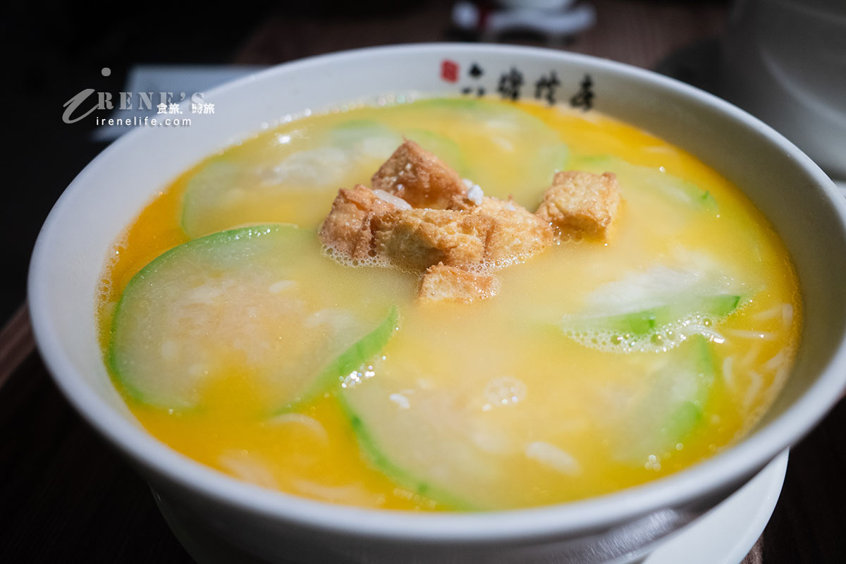 台北車站平價客家菜，傳統與創新的融合，玫瑰造型的豆花剉冰超吸睛