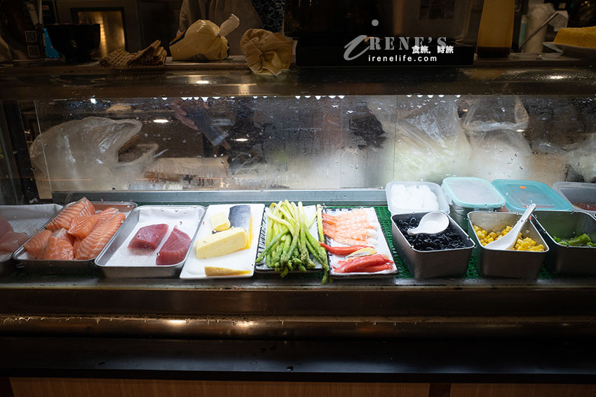 蘆洲30年老店開到三重來囉，平價日式料理，餐點選擇性超級多，外帶便當也很精緻