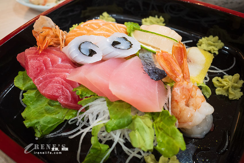 蘆洲30年老店開到三重來囉，平價日式料理，餐點選擇性超級多，外帶便當也很精緻