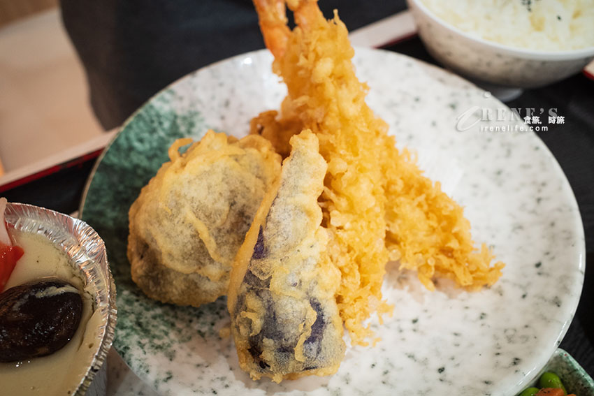 蘆洲30年老店開到三重來囉，平價日式料理，餐點選擇性超級多，外帶便當也很精緻