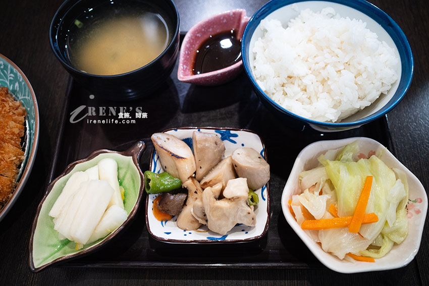 新莊輔大平價好吃的定食餐廳,白飯&湯可免費再續一次,內用還有紅茶無限供應 新莊輔大平價好吃的定食餐廳,白飯&湯可免費再續一次,內用還有紅茶無限供應