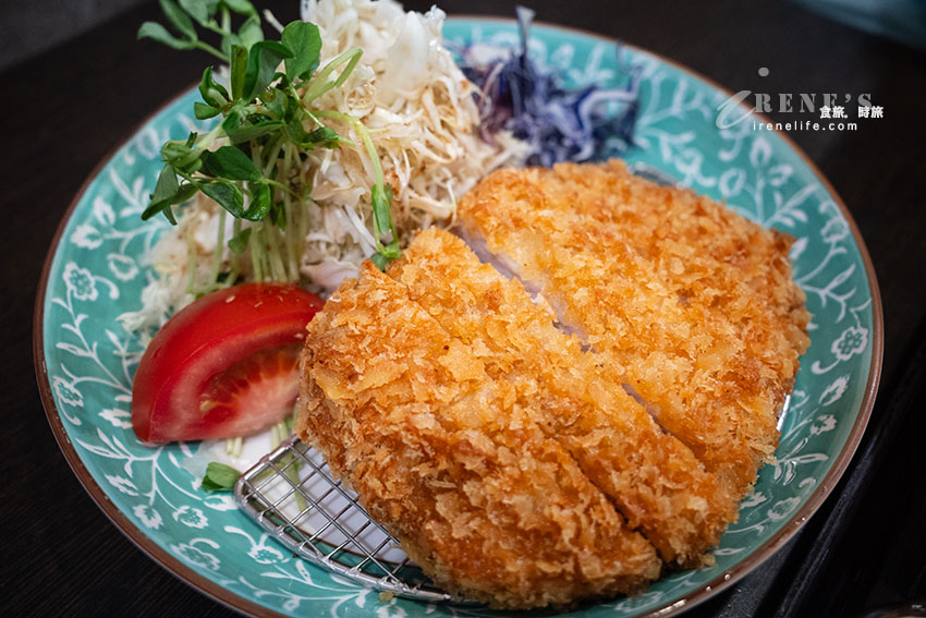 新莊輔大平價好吃的定食餐廳,白飯&湯可免費再續一次,內用還有紅茶無限供應 新莊輔大平價好吃的定食餐廳,白飯&湯可免費再續一次,內用還有紅茶無限供應