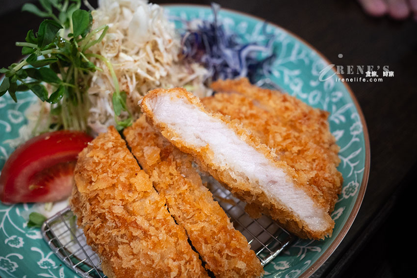新莊輔大平價好吃的定食餐廳,白飯&湯可免費再續一次,內用還有紅茶無限供應 新莊輔大平價好吃的定食餐廳,白飯&湯可免費再續一次,內用還有紅茶無限供應