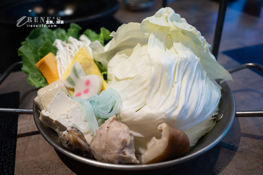 就像闖入實驗室的網美火鍋店,用餐環境舒適,餐點不貴有特色,11歲以下低消100元 就像闖入實驗室的網美火鍋店,用餐環境舒適,餐點不貴有特色,11歲以下低消100元