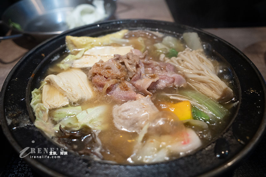 就像闖入實驗室的網美火鍋店,用餐環境舒適,餐點不貴有特色,11歲以下低消100元 就像闖入實驗室的網美火鍋店,用餐環境舒適,餐點不貴有特色,11歲以下低消100元