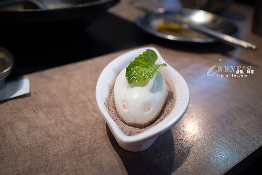 就像闖入實驗室的網美火鍋店,用餐環境舒適,餐點不貴有特色,11歲以下低消100元 就像闖入實驗室的網美火鍋店,用餐環境舒適,餐點不貴有特色,11歲以下低消100元