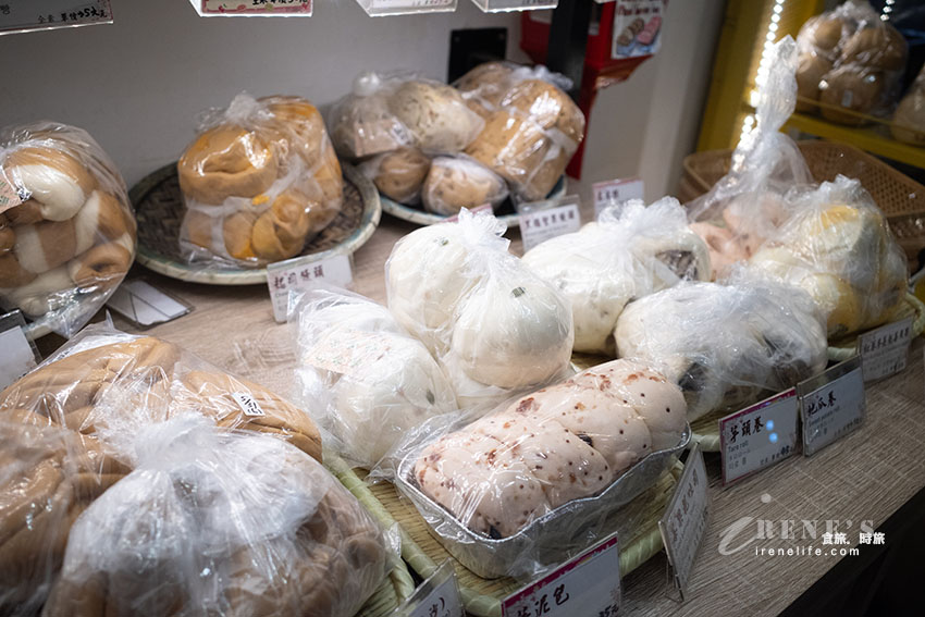 西門町好吃的包子店，包入整條地瓜超豪邁，偽裝成蛋黃酥的包子超可愛