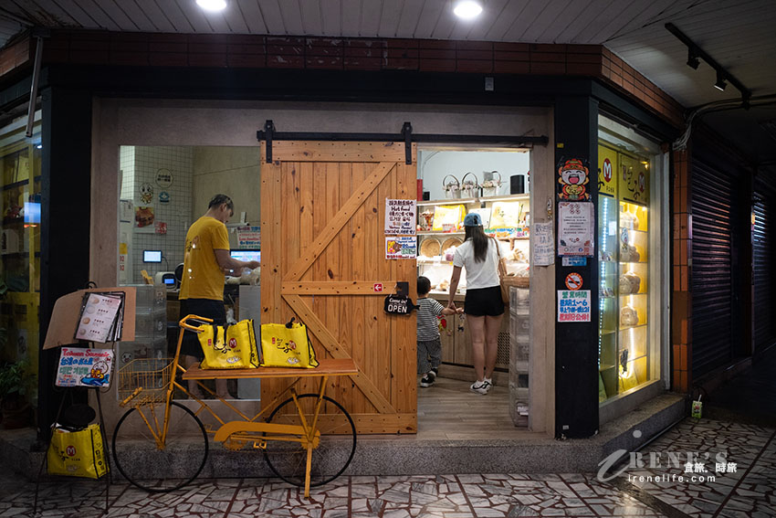 西門町好吃的包子店，包入整條地瓜超豪邁，偽裝成蛋黃酥的包子超可愛