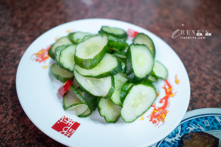 保安宮旁普通平凡的小吃店,餐點選擇性多,蝦仁炒透抽、蚵仔酥、雞捲都好吃 保安宮旁普通平凡的小吃店,餐點選擇性多,蝦仁炒透抽、蚵仔酥、雞捲都好吃