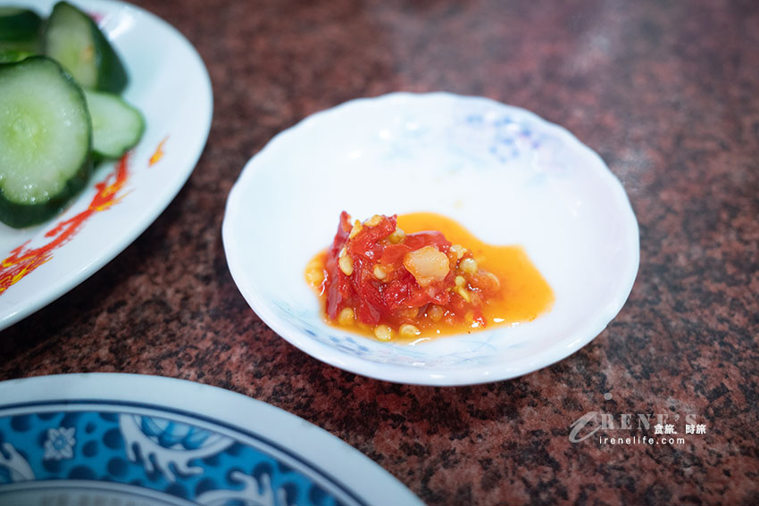 保安宮旁普通平凡的小吃店,餐點選擇性多,蝦仁炒透抽、蚵仔酥、雞捲都好吃 保安宮旁普通平凡的小吃店,餐點選擇性多,蝦仁炒透抽、蚵仔酥、雞捲都好吃