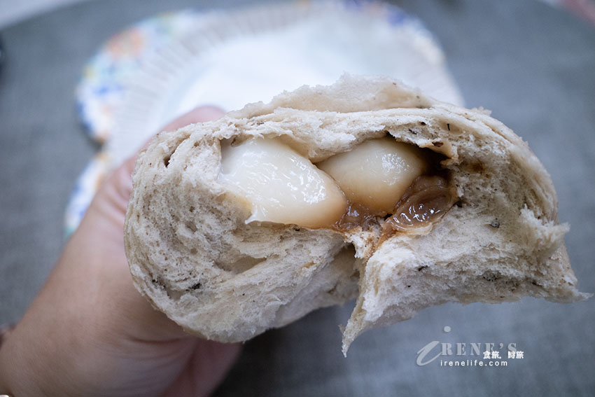 西門町好吃的包子店，包入整條地瓜超豪邁，偽裝成蛋黃酥的包子超可愛