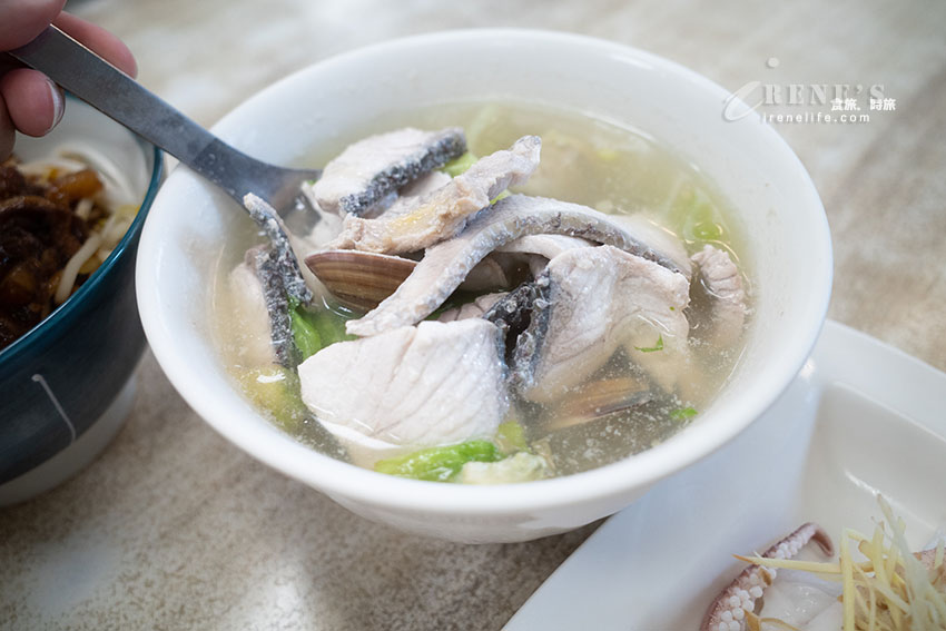 自家船釣的魚舖.魚湯店，海鮮漁獲有夠鱻，魚湯、生魚片、鮮蚵滷肉飯