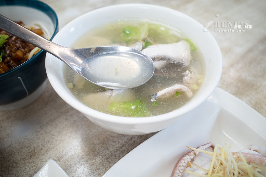 自家船釣的魚舖.魚湯店,海鮮漁獲有夠鱻,魚湯、生魚片、鮮蚵滷肉飯 自家船釣的魚舖.魚湯店,海鮮漁獲有夠鱻,魚湯、生魚片、鮮蚵滷肉飯