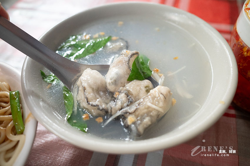 找不到google地標的民治街蚵仔麵，在地人的台式早餐，每個人蒜泥拼命加