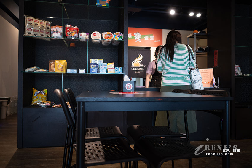 韓國女婿掌廚的道地韓式料理，飯捲、鍋物、拉麵、年糕，兩樣小菜可再續