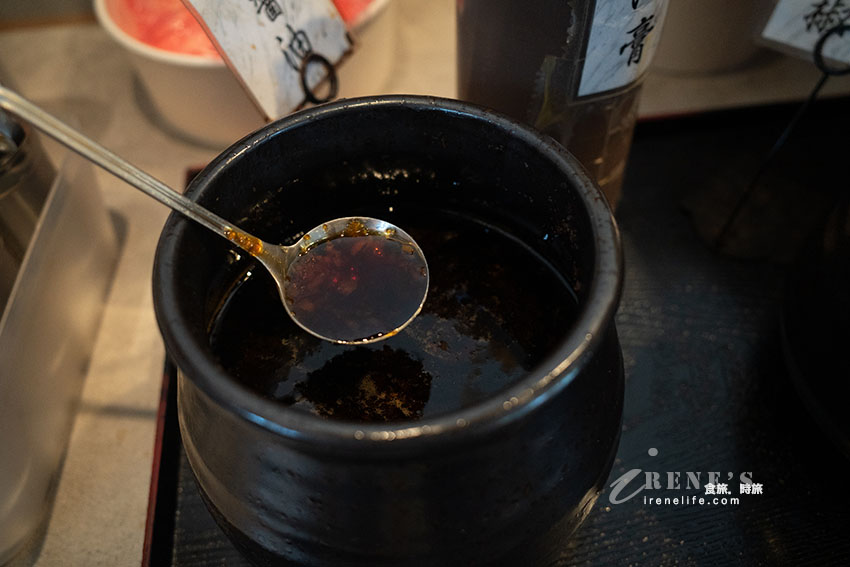 超澎拜海鮮米粉湯,手切魯肉飯也超讚,加上鮭魚卵更奢華,旁邊就有收費停車場 超澎拜海鮮米粉湯,手切魯肉飯也超讚,加上鮭魚卵更奢華,旁邊就有收費停車場