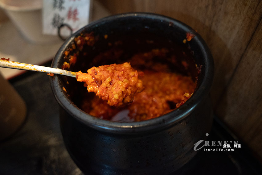 超澎拜海鮮米粉湯,手切魯肉飯也超讚,加上鮭魚卵更奢華,旁邊就有收費停車場 超澎拜海鮮米粉湯,手切魯肉飯也超讚,加上鮭魚卵更奢華,旁邊就有收費停車場