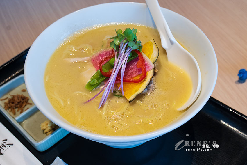 成田機場第二航廈餐廳推薦，米其林推薦美食吃的到！邊吃還能邊欣賞飛機起降