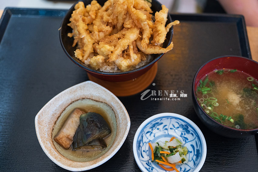 富山駅前最鮮的海鮮食堂，每天捕撈的各式漁獲，螃蟹丼、白蝦丼、蒸牡蠣各個豪華又美味