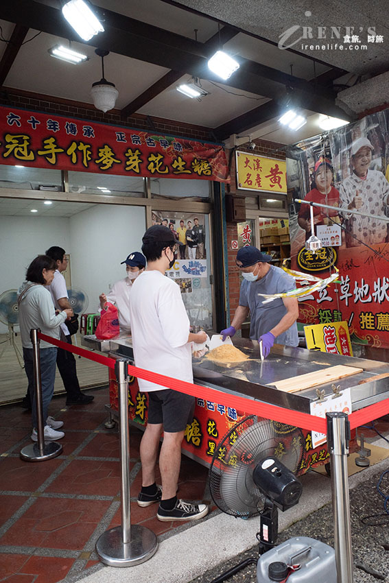 大溪老街人氣排隊伴手禮，現場純手工製作，花生超香麥芽糖好軟