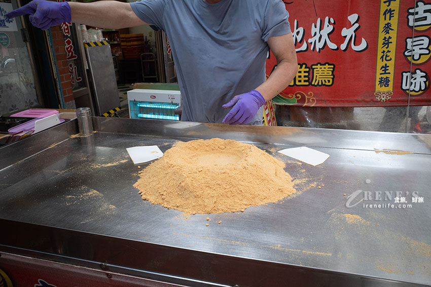 大溪老街人氣排隊伴手禮，現場純手工製作，花生超香麥芽糖好軟