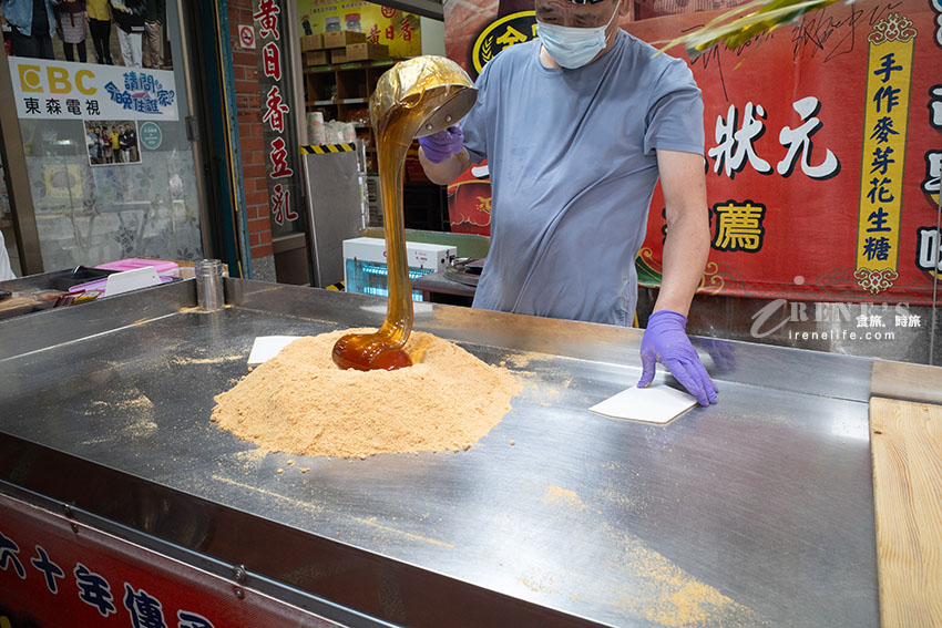 大溪老街人氣排隊伴手禮，現場純手工製作，花生超香麥芽糖好軟